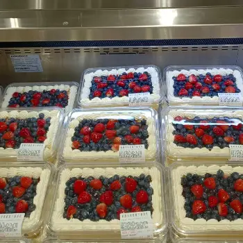 新鮮草莓藍莓千層蛋糕